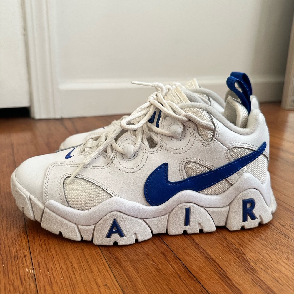 Size 4.5 Nike Air Barrage Low White Hyper Blue - Picture 2 of 5